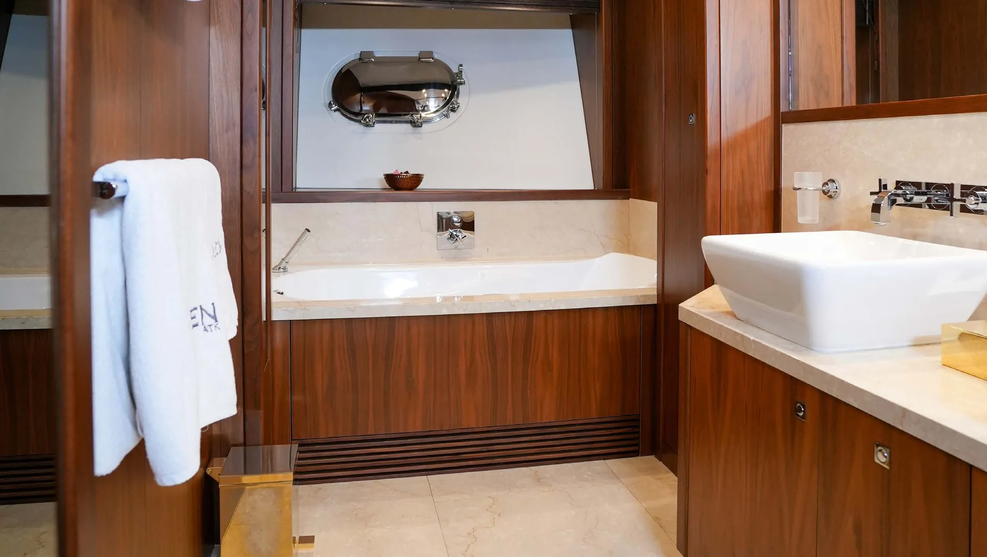 Lucien — photo 18 location yacht Monaco