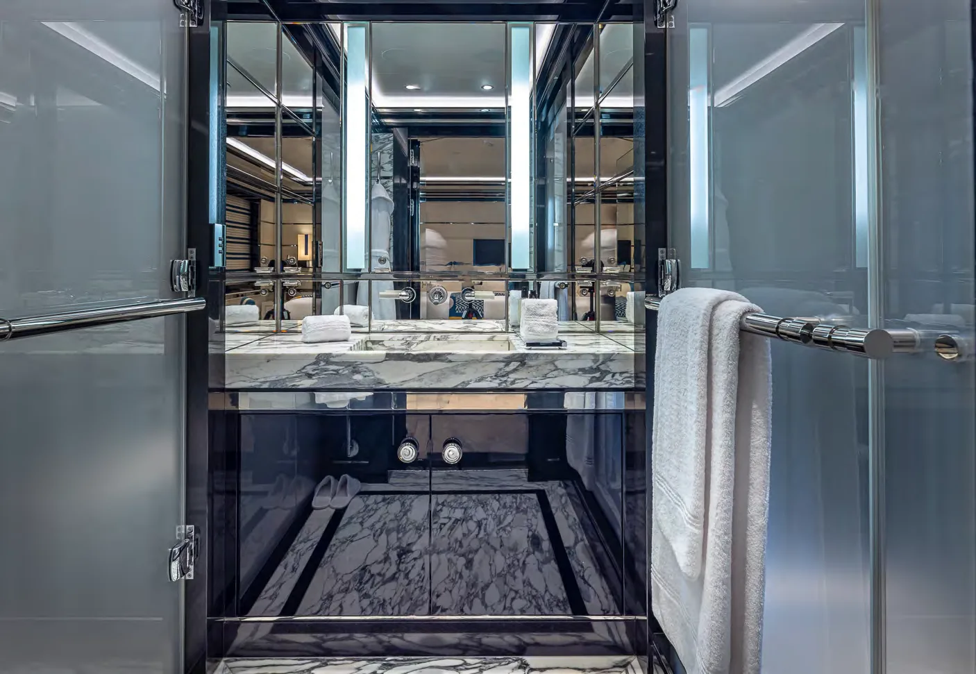 OKTO — photo 17 location yacht Monaco