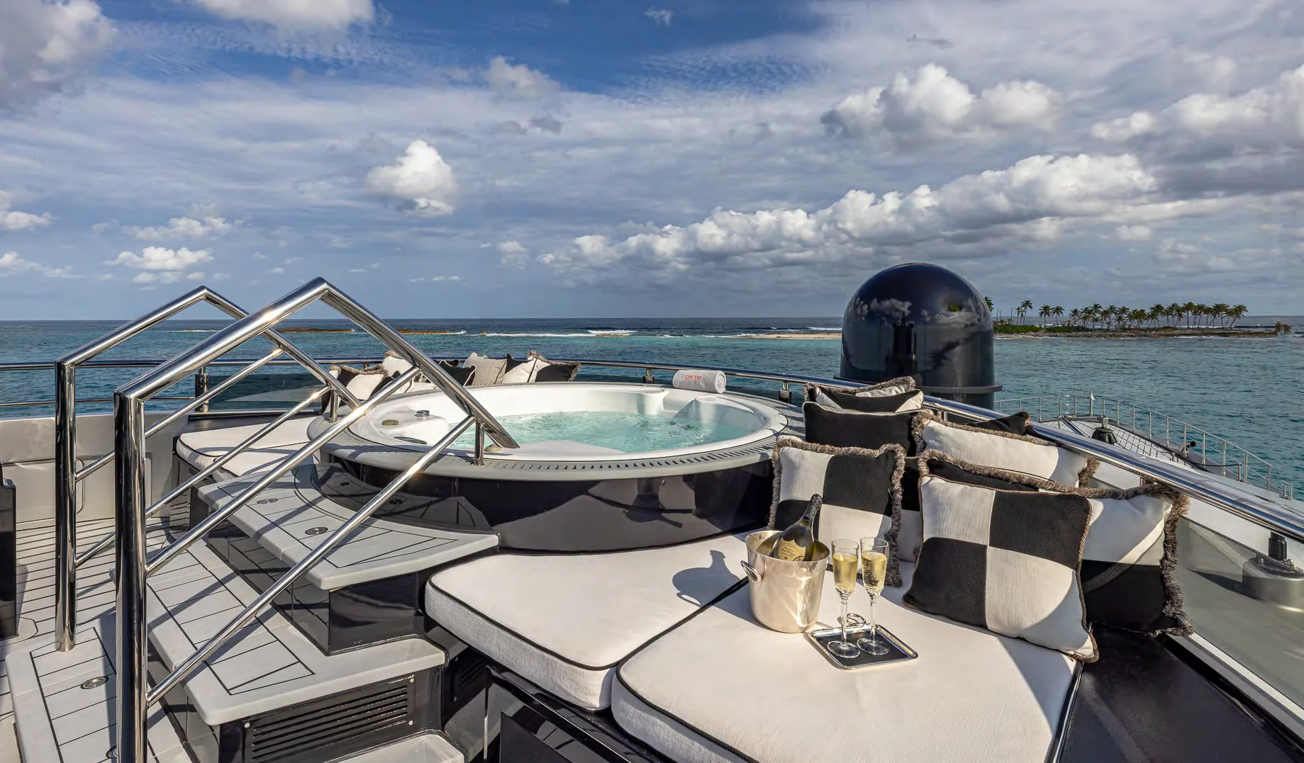 OKTO — photo 37 location yacht Monaco