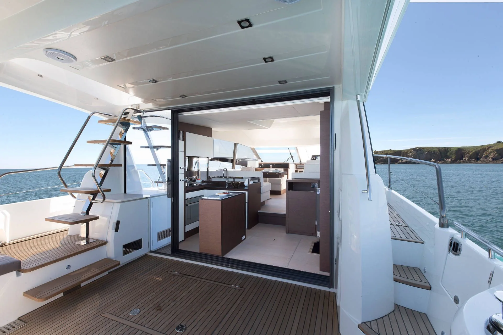 Prestige 520 Fly — photo 4 location yacht Monaco