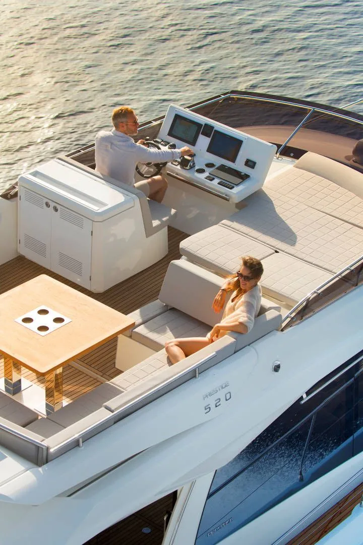 Prestige 520 Fly — photo 11 location yacht Monaco