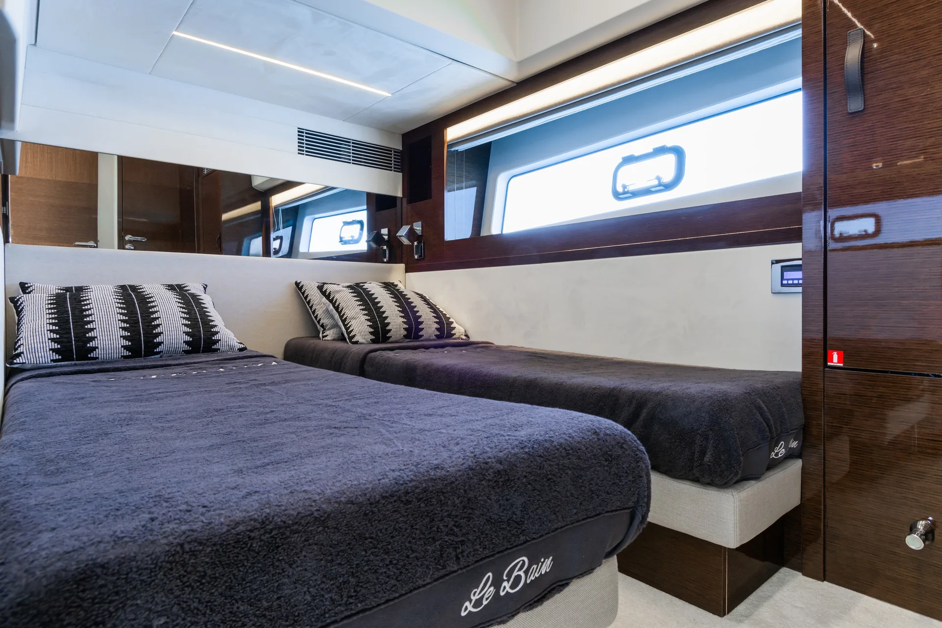 Prestige 590 — photo 11 location yacht Monaco