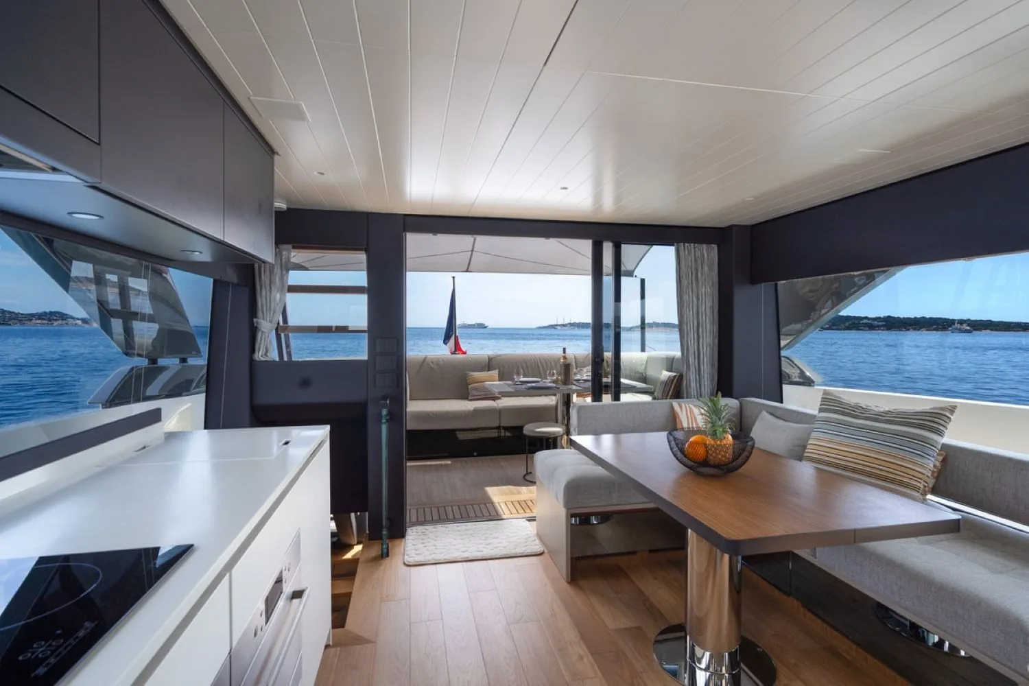 BLUEGAME BGX63 - photo 14 location yacht Monaco