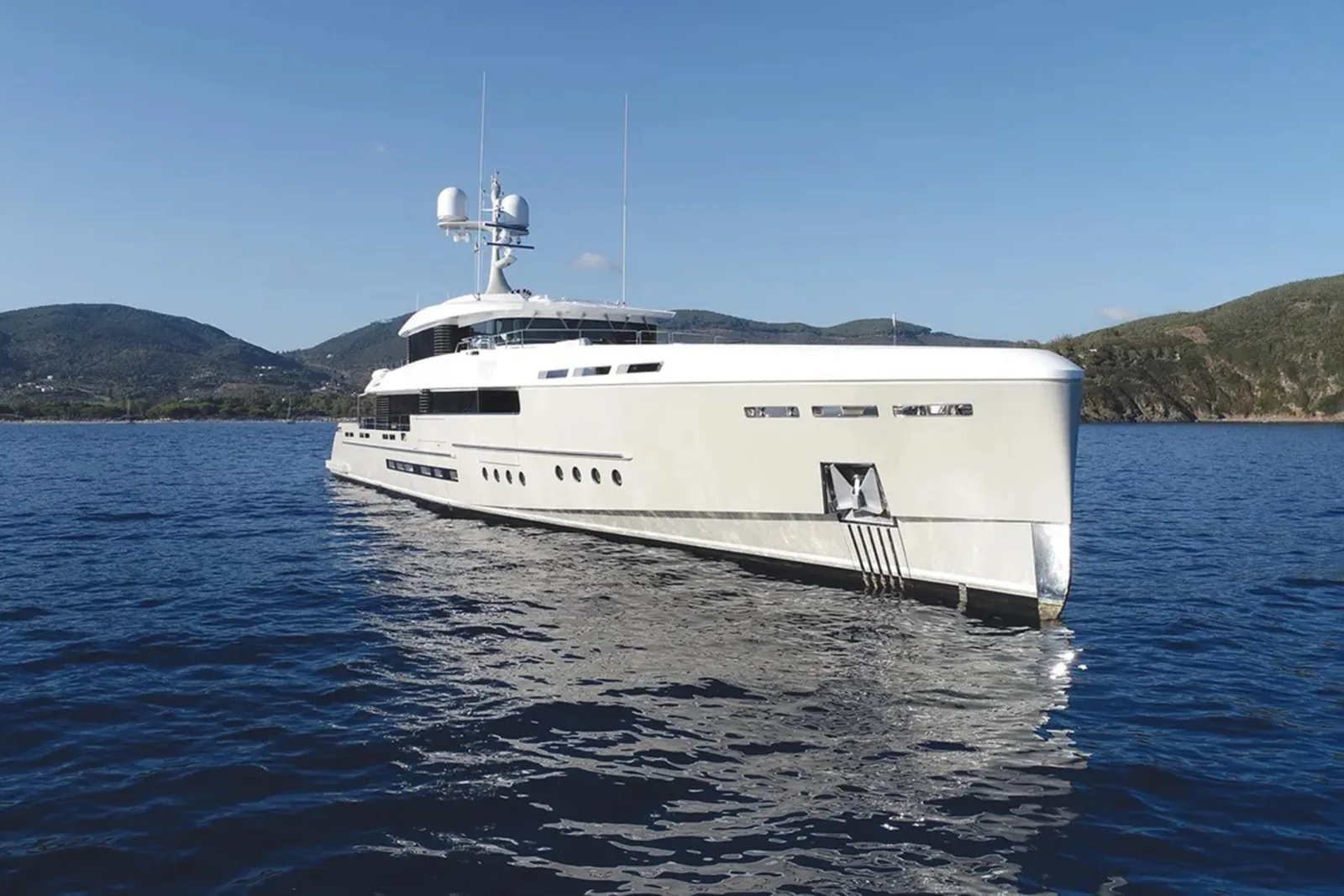 ENDEAVOUR 2 - photo 3 location yacht Monaco