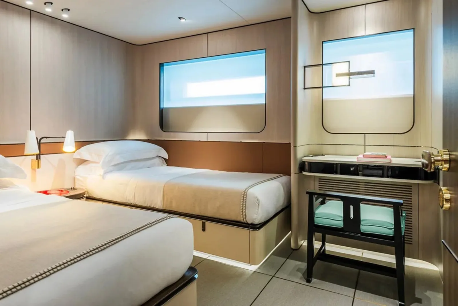 ENDEAVOUR 2 - photo 12 location yacht Monaco