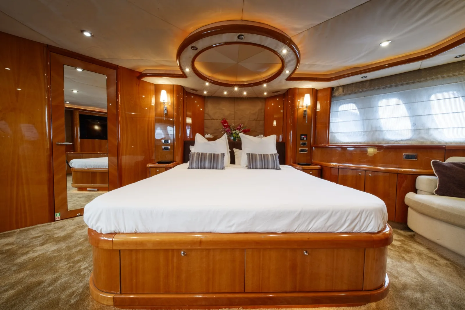 LADY YOUSRA - photo 22 location yacht Monaco