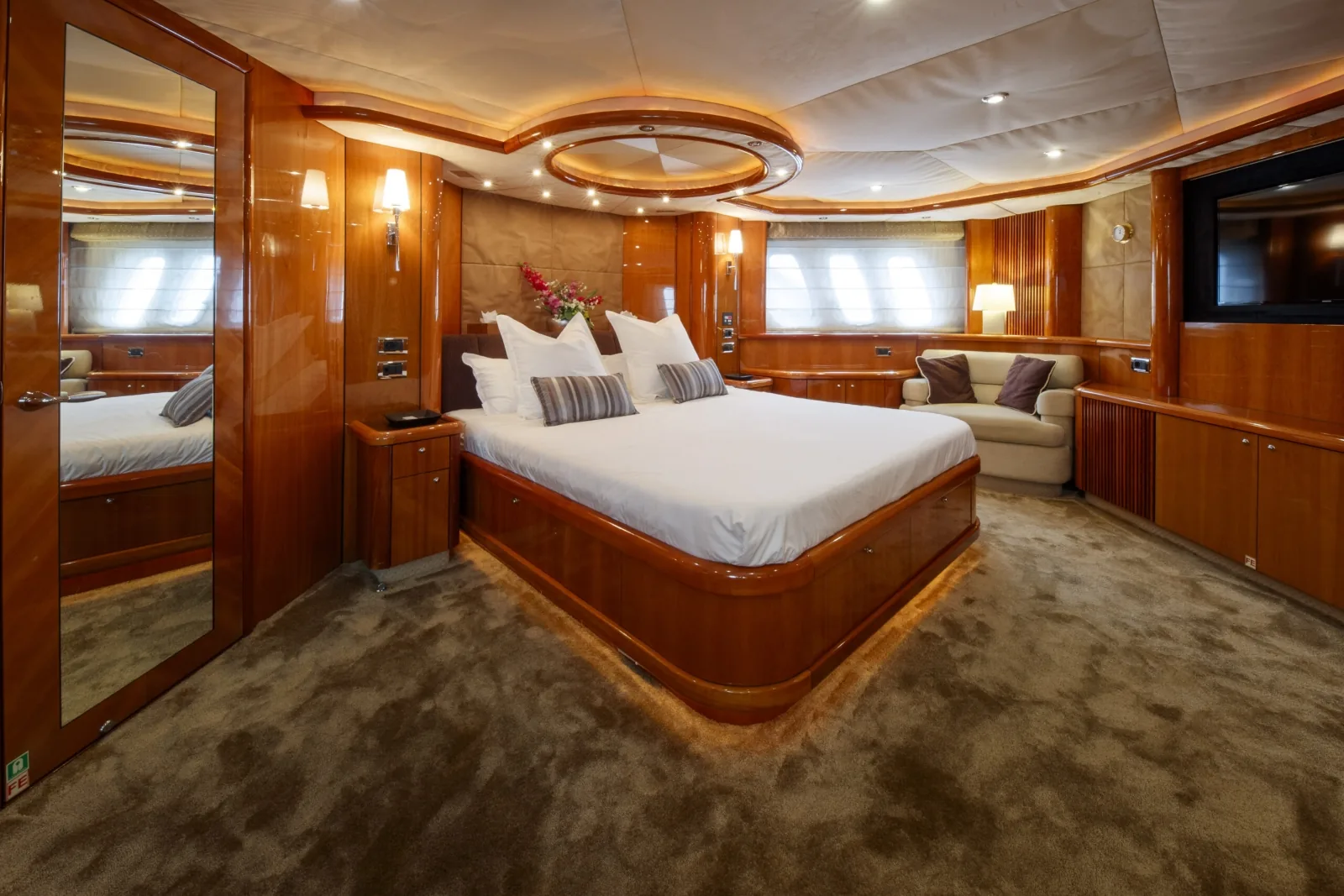 LADY YOUSRA - photo 23 location yacht Monaco