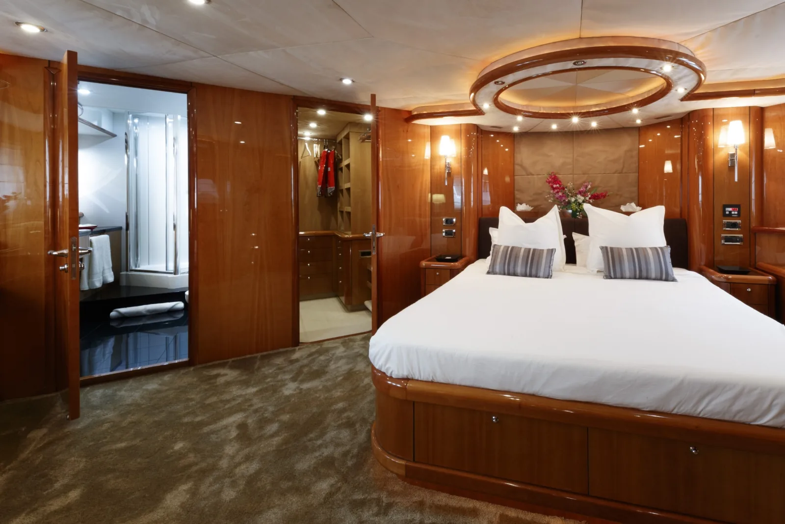 LADY YOUSRA - photo 24 location yacht Monaco