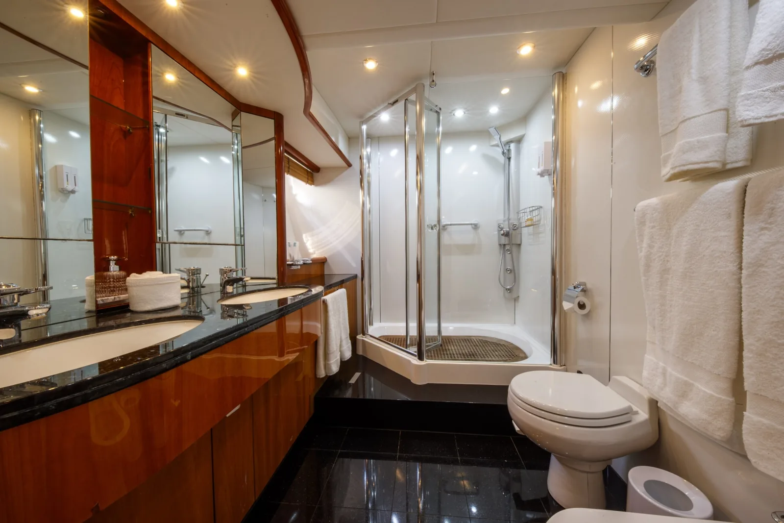 LADY YOUSRA - photo 25 location yacht Monaco