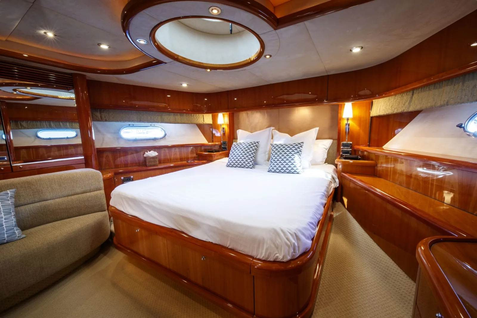 LADY YOUSRA - photo 28 location yacht Monaco