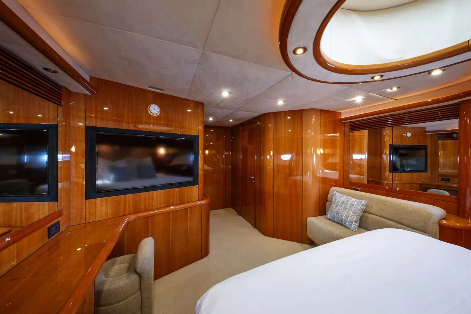 LADY YOUSRA - photo 29 location yacht Monaco