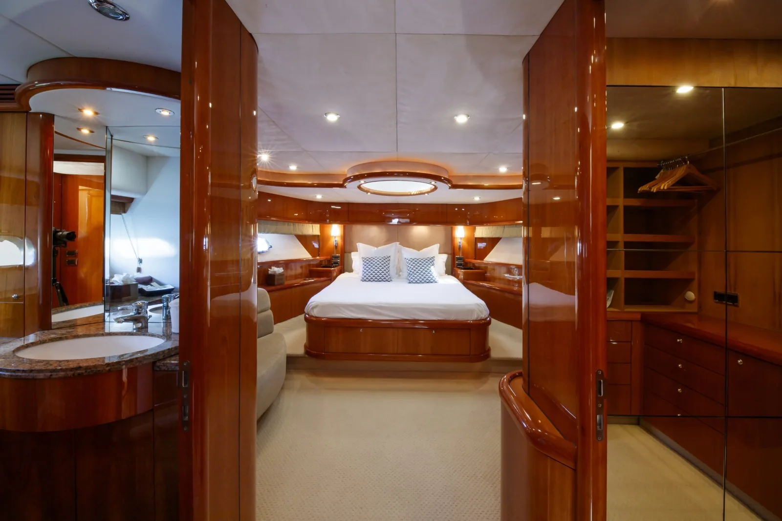LADY YOUSRA - photo 30 location yacht Monaco
