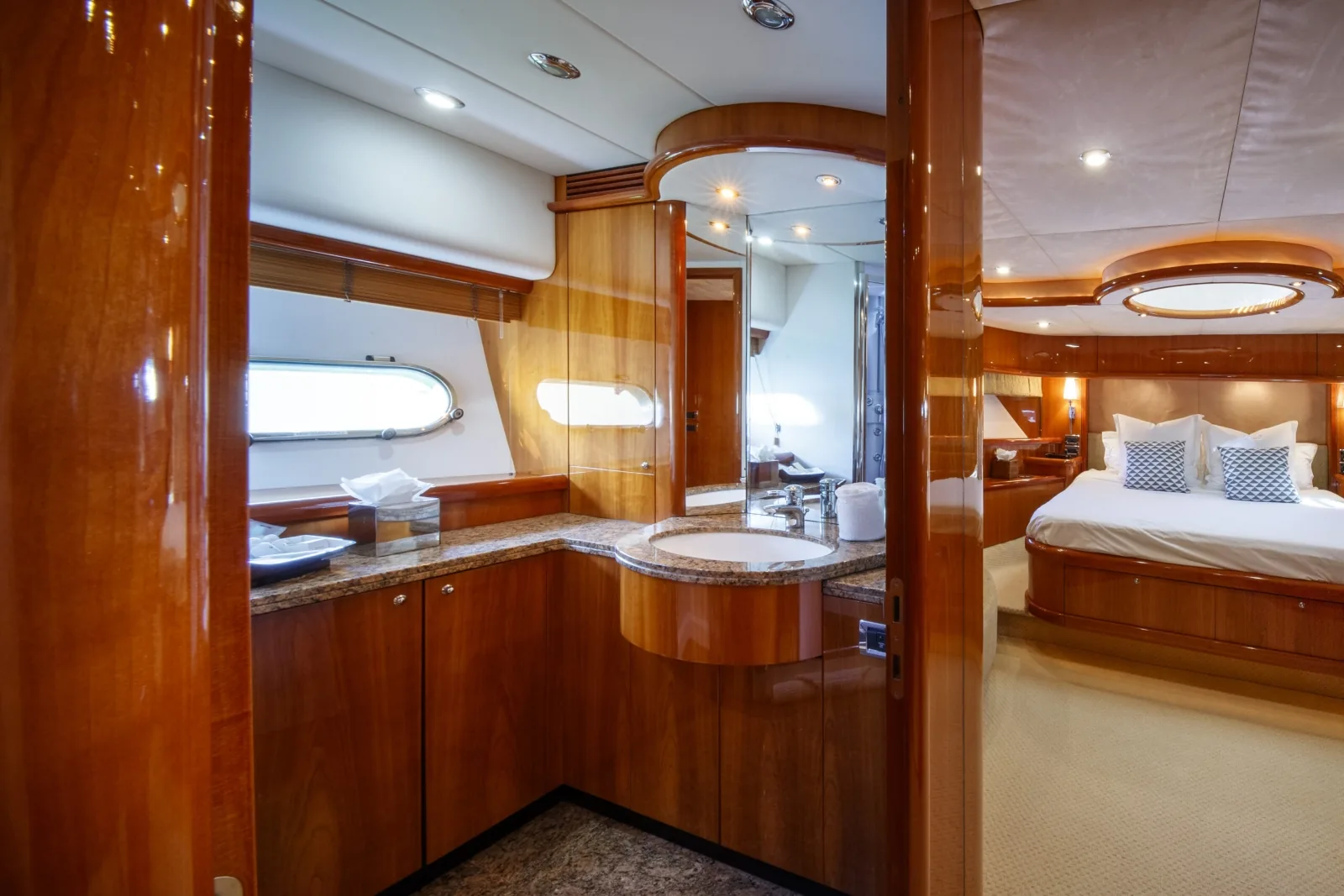 LADY YOUSRA - photo 31 location yacht Monaco