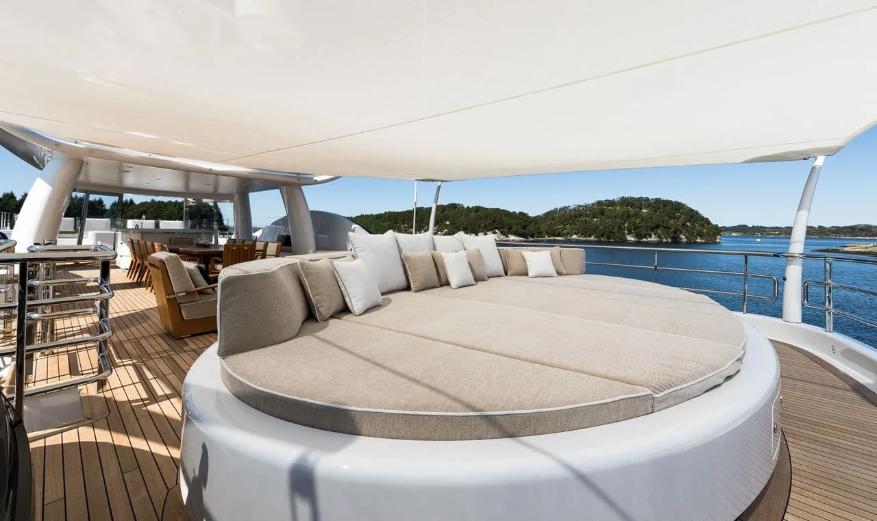LILI - photo 9 location yacht Monaco