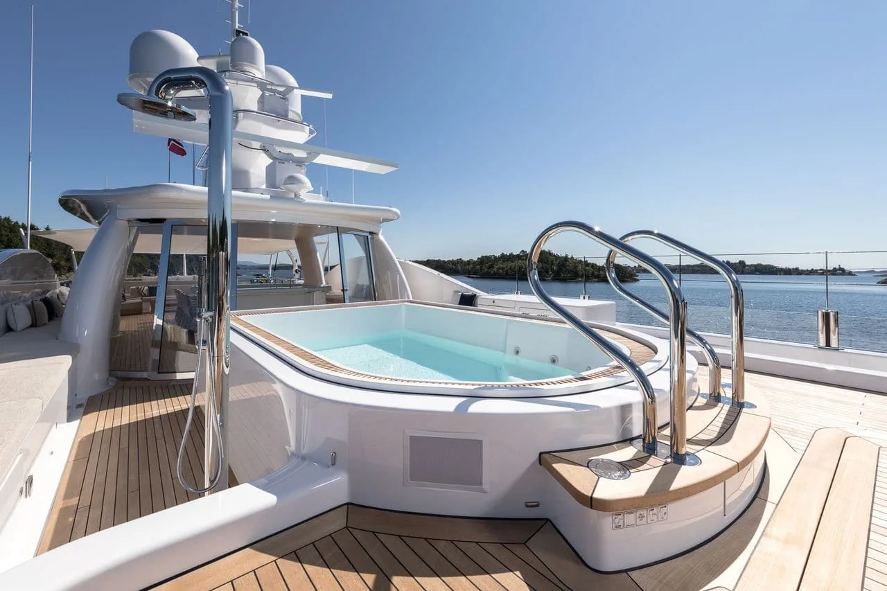 LILI - photo 10 location yacht Monaco