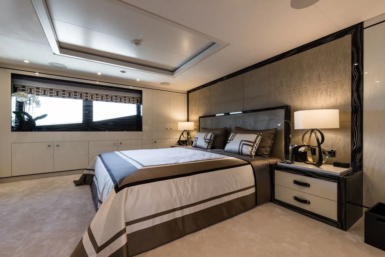 LILI - photo 18 location yacht Monaco