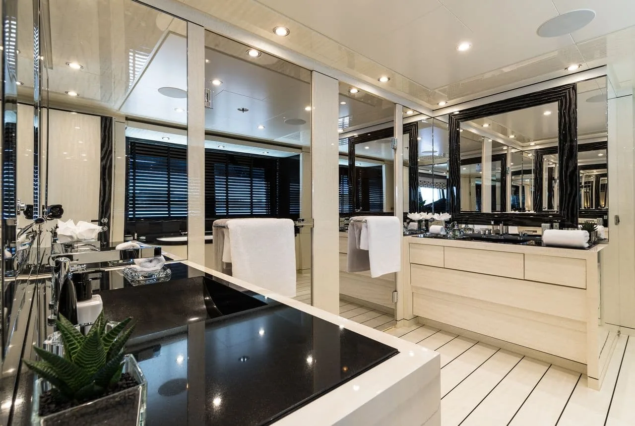 LILI - photo 20 location yacht Monaco