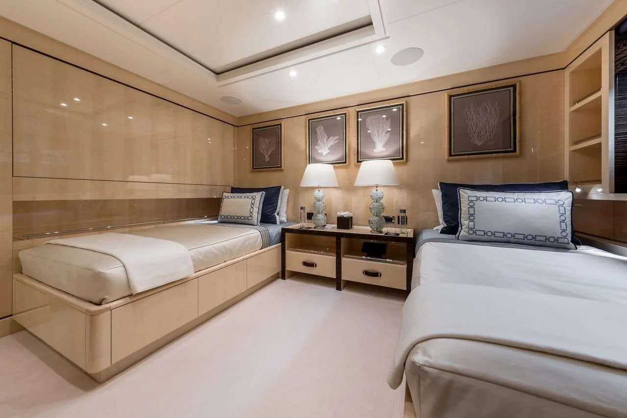 LILI - photo 22 location yacht Monaco