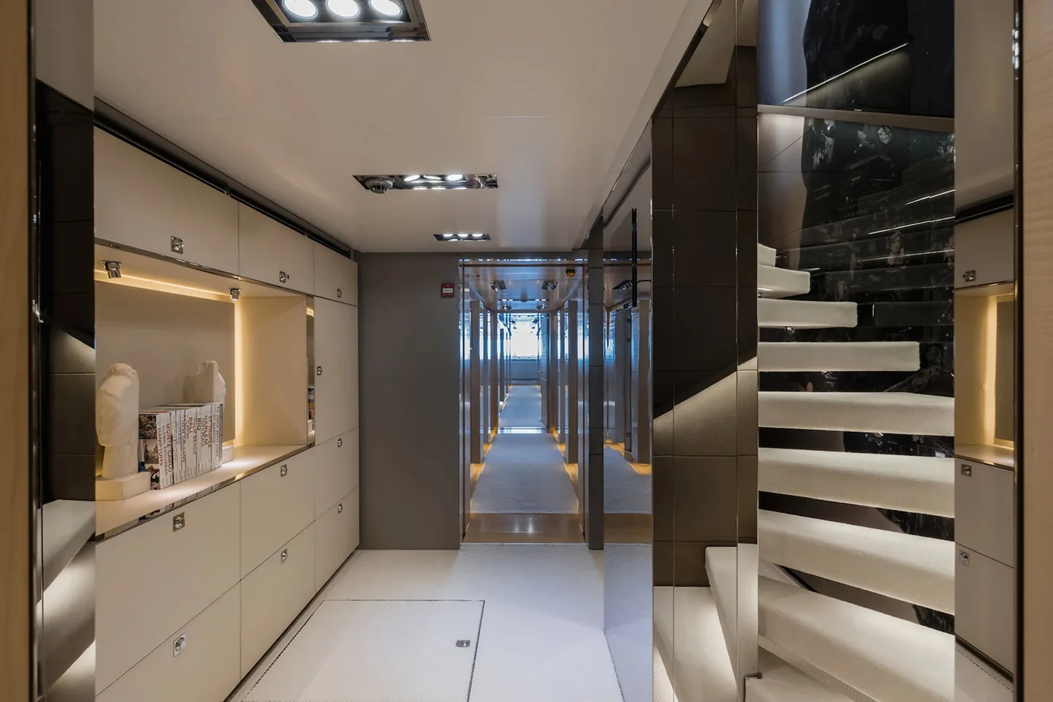 LOON - photo 14 location yacht Monaco
