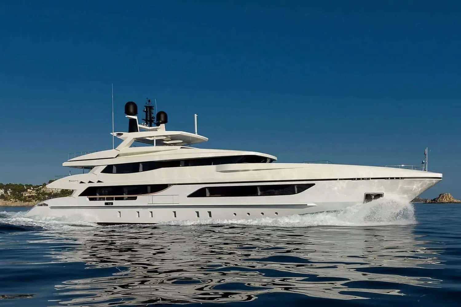 MR T - photo 3 location yacht Monaco