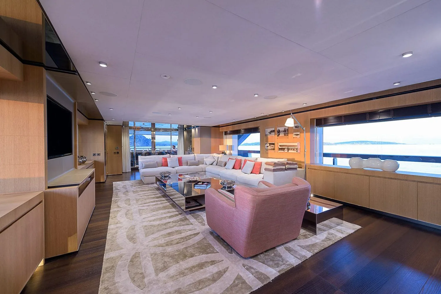 MR T - photo 18 location yacht Monaco