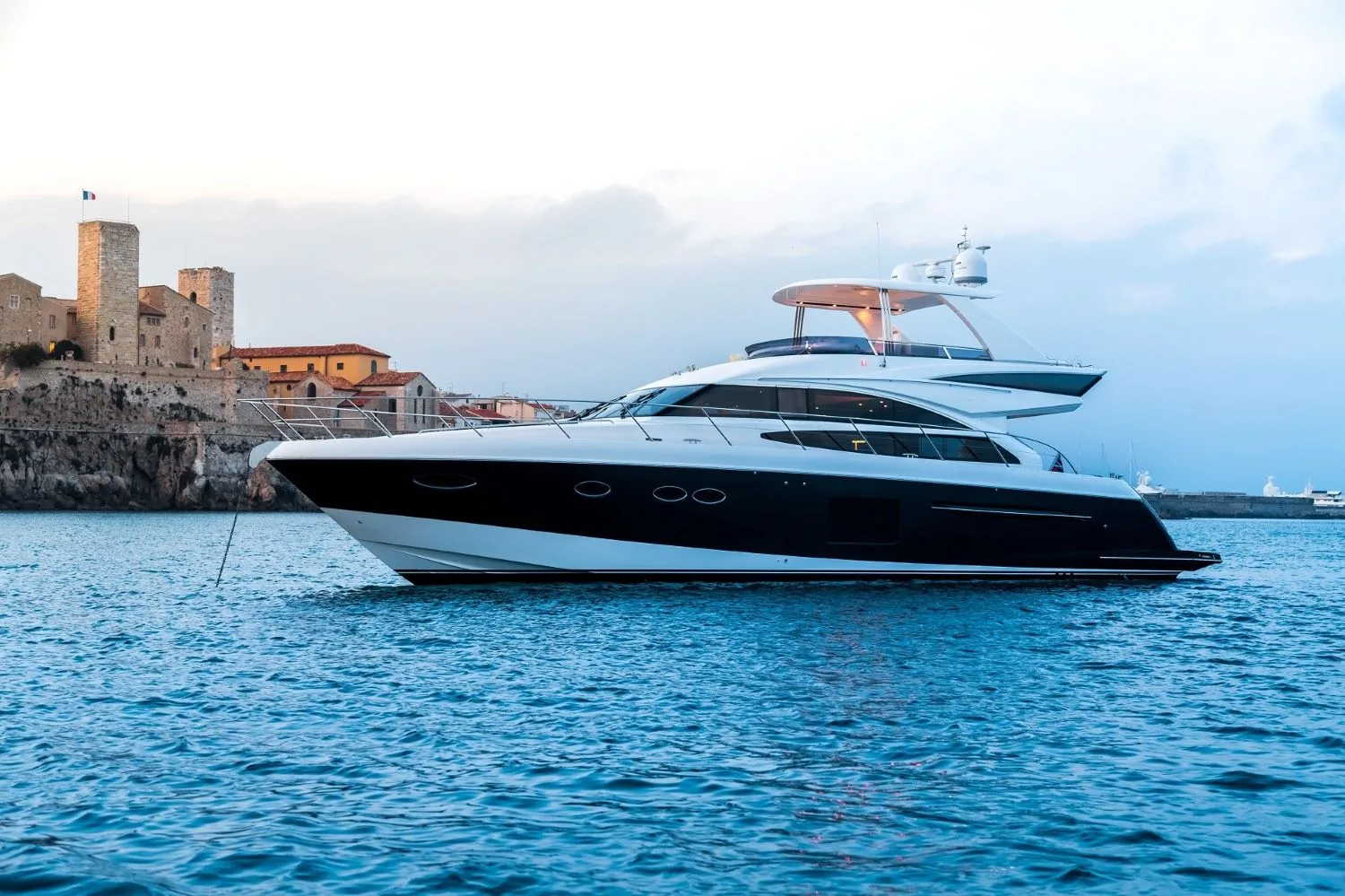PRINCESS V64 - photo 6 location yacht Monaco