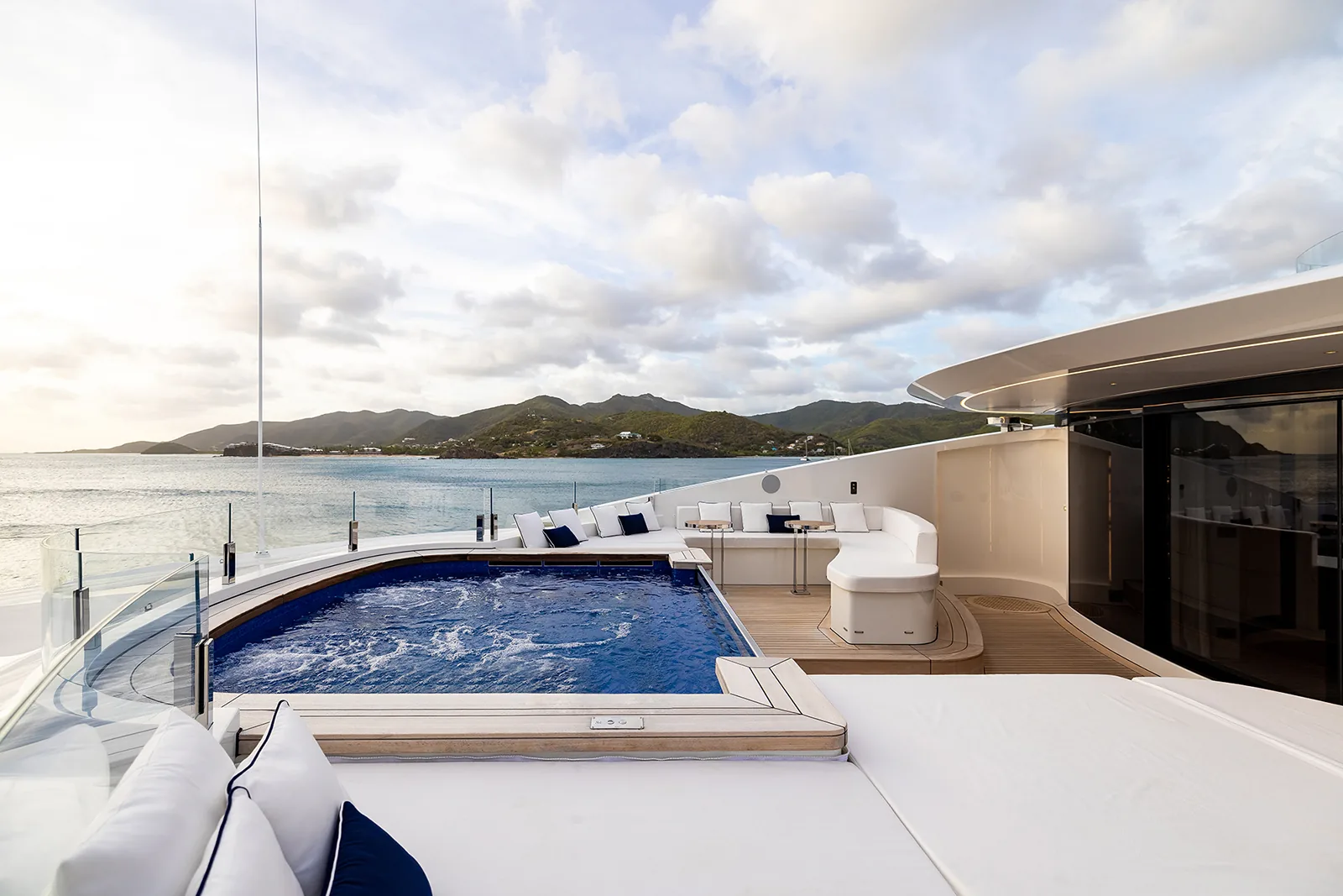 RESILIENCE - photo 7 location yacht Monaco
