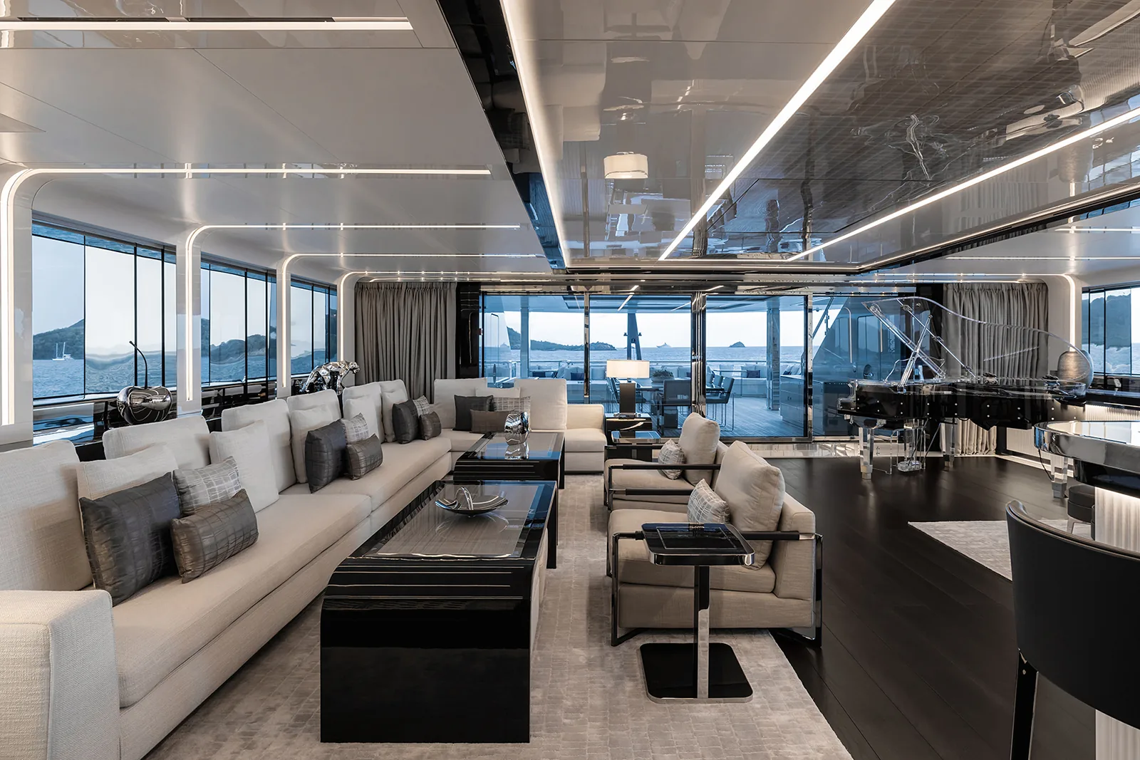 RESILIENCE - photo 20 location yacht Monaco