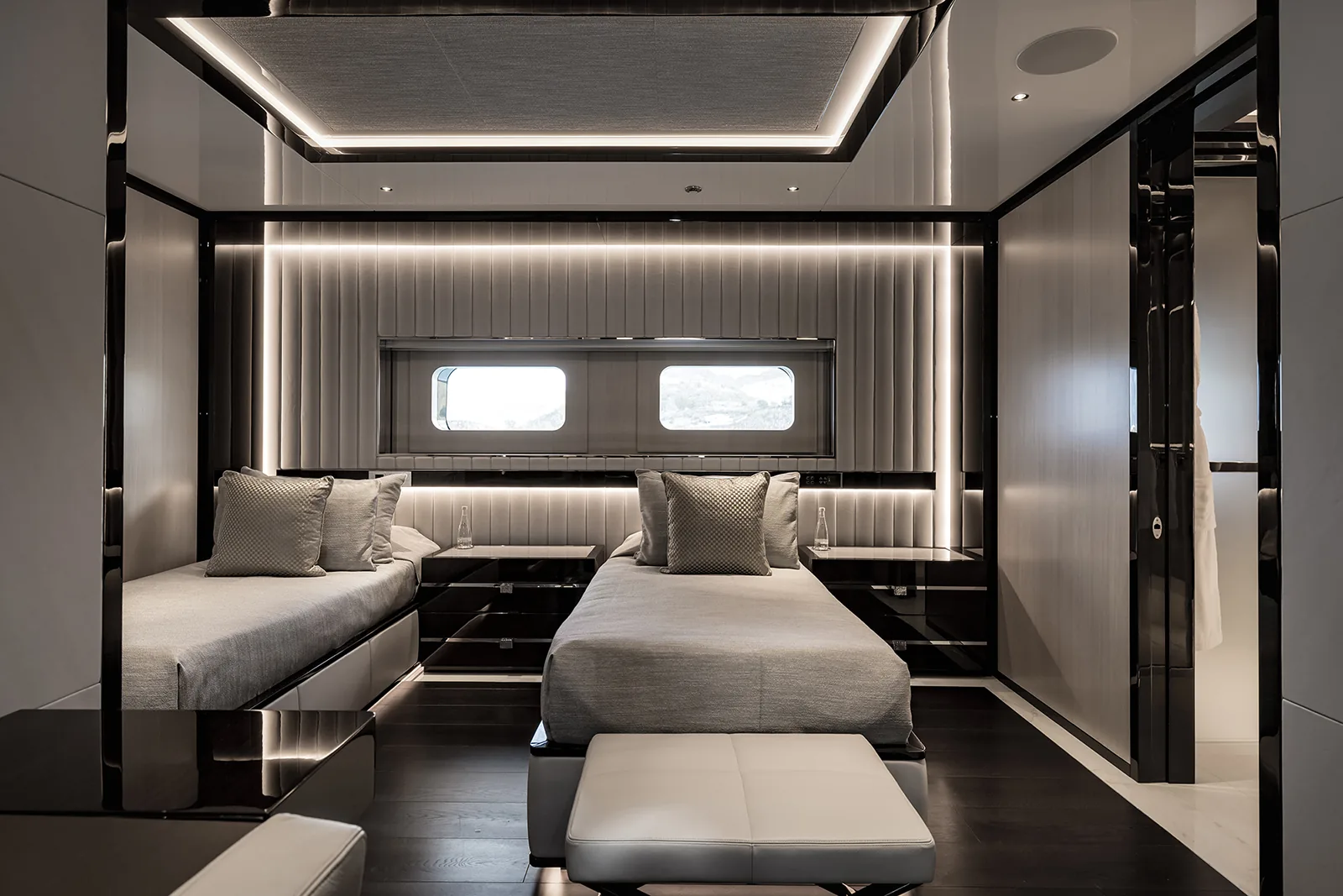 RESILIENCE - photo 33 location yacht Monaco