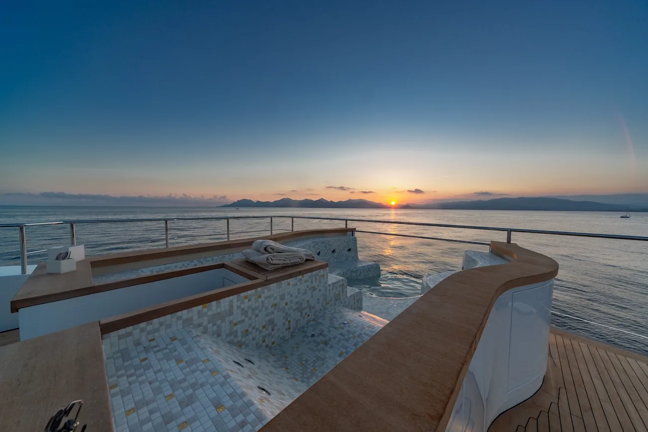 SILVER FOX - photo 15 location yacht Monaco