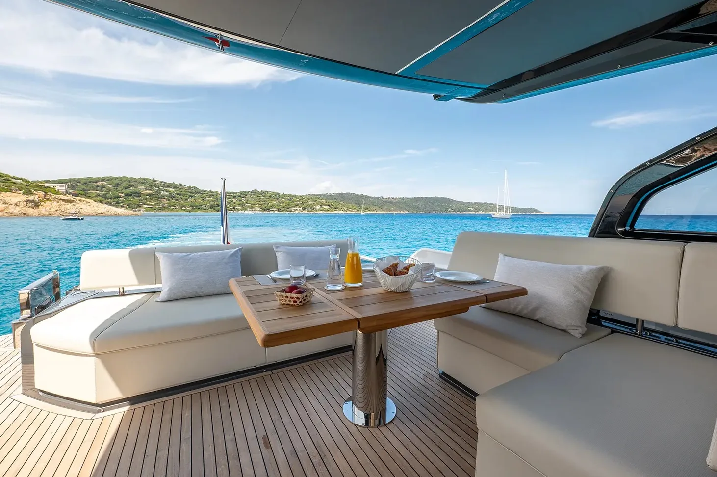 SUNSEEKER PREDATOR 65 - photo 5 location yacht Monaco