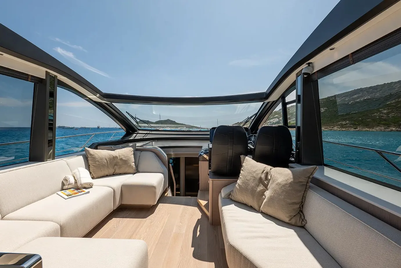 SUNSEEKER PREDATOR 65 - photo 6 location yacht Monaco