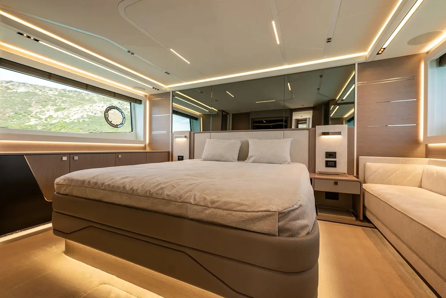 SUNSEEKER PREDATOR 65 - photo 8 location yacht Monaco